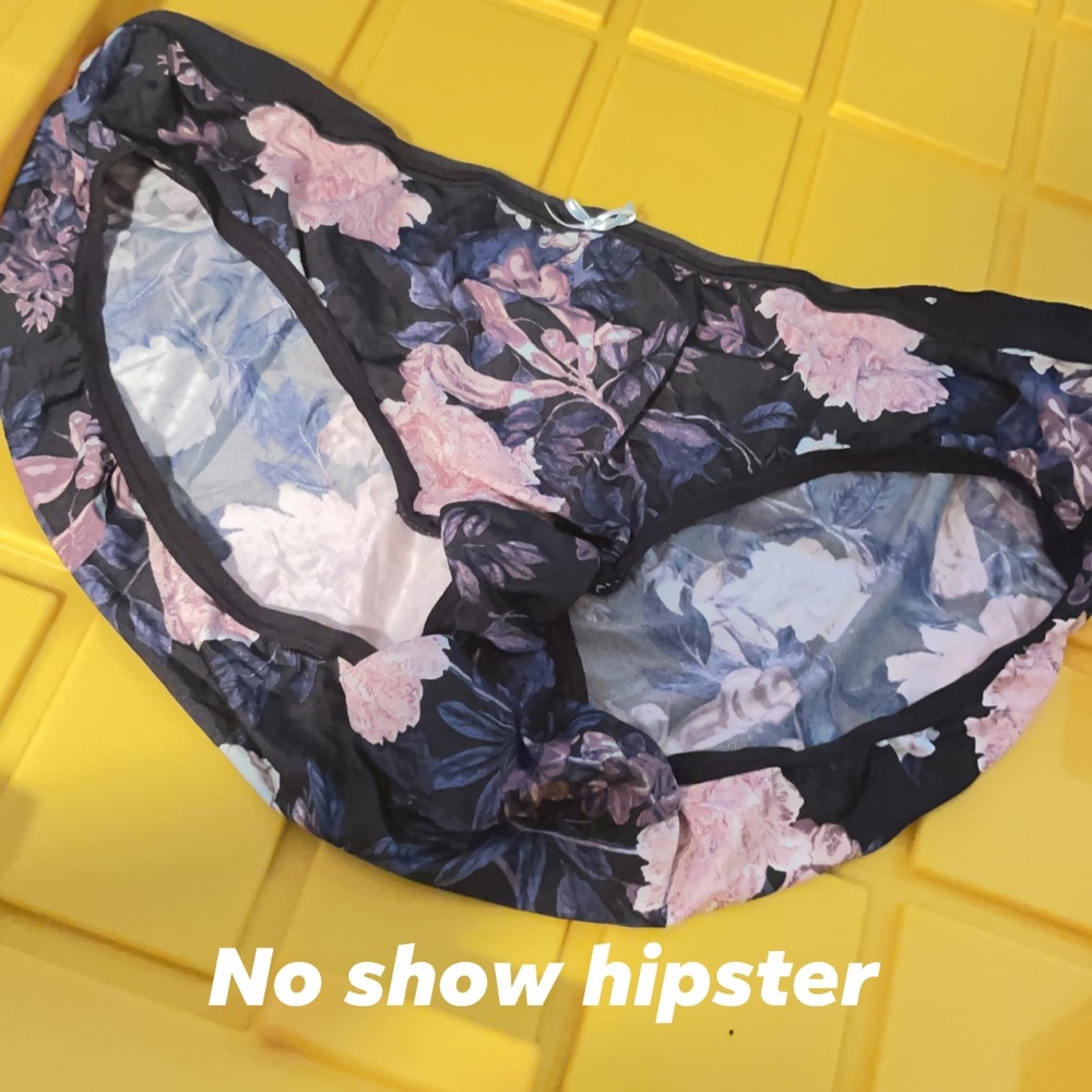 Bras - Picture 4 of 5